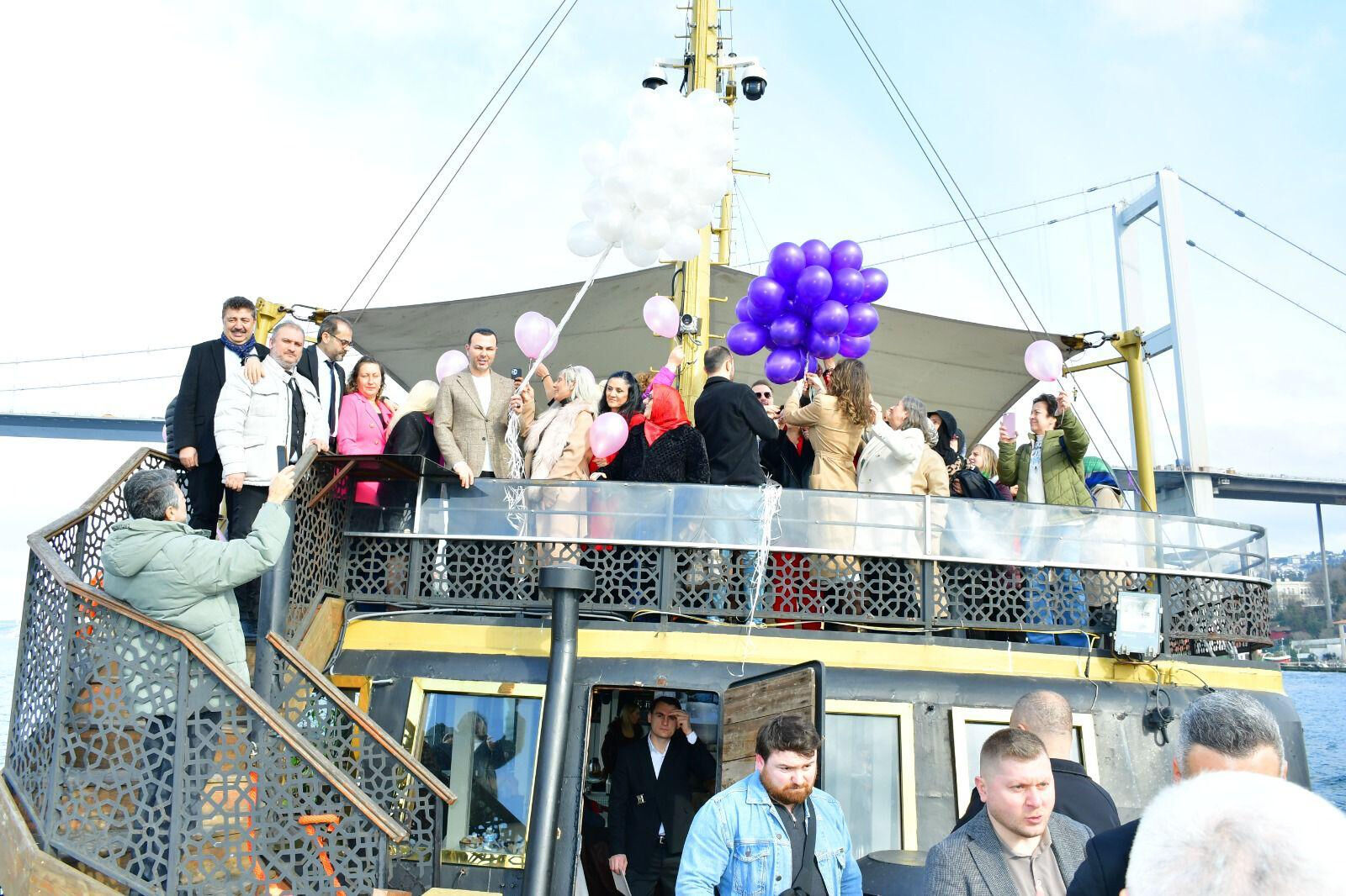 Gökyüzünde ‘kanser’ balonları! Rengarenk farkındalık - 1. Resim