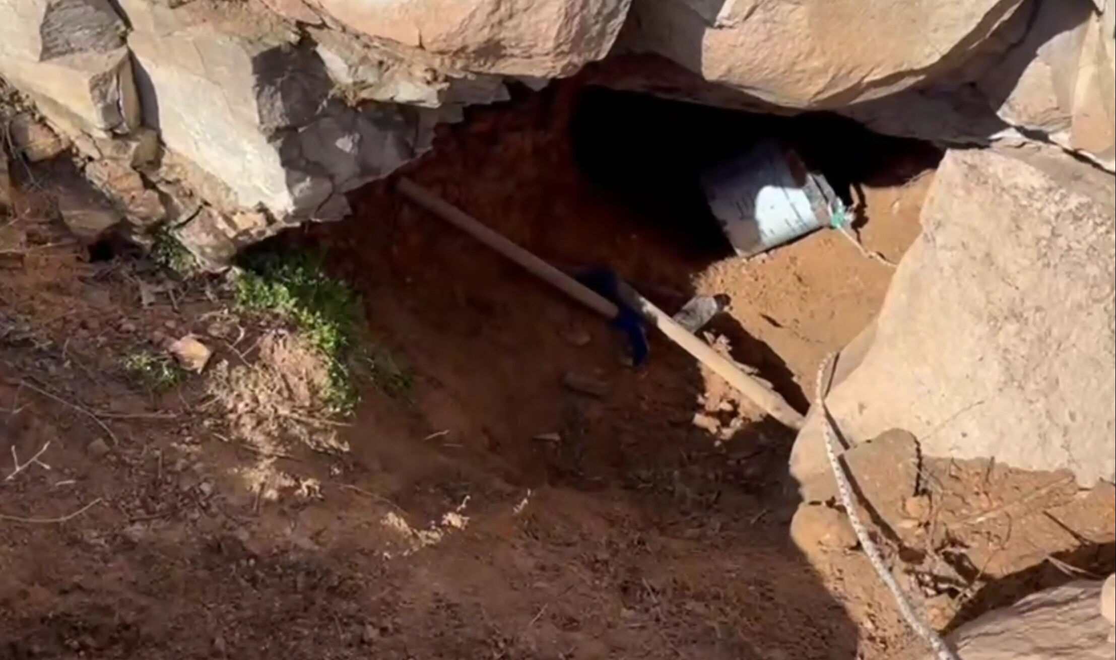 Jandarmadan definecilere nokta operasyon: Kazdıkları kuyuda suçüstü yakalandılar - 2. Resim