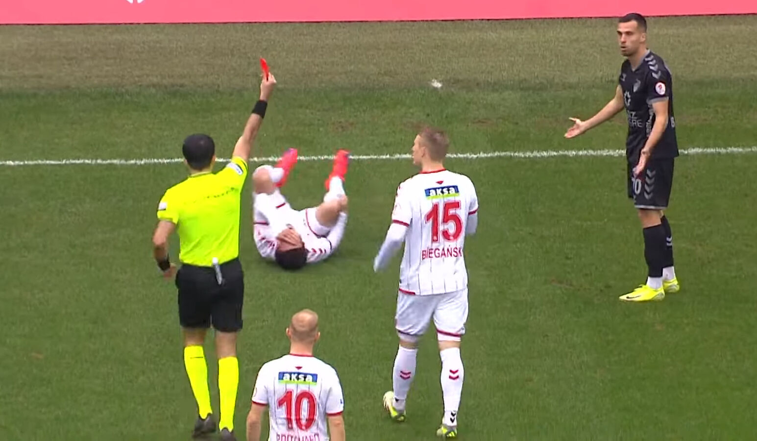 Kocaelispor-Sivasspor maçında görülmedik olay! Maçın 26. saniyesinde... Kocaelispor-Sivasspor maçında görülmedik olay! Maçın 26. saniyesinde... - 3. Resim