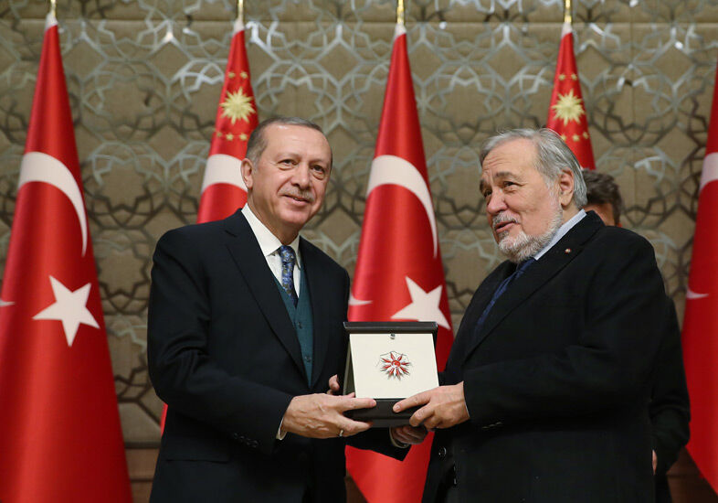 Prof. Dr. İlber Ortaylı kimdir, kısaca kariyeri, hayatı, eserleri ve aldığı ödüller Prof. Dr. İlber Ortaylı kimdir, kısaca kariyeri, hayatı, eserleri ve aldığı ödüller - 5. Resim