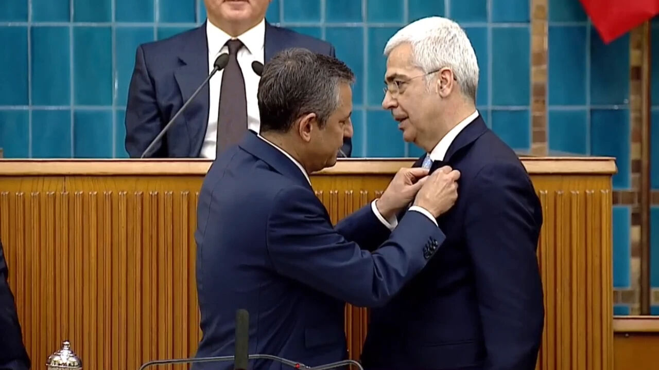 Salih Uzun kimdir, nereli, kaç yaşında? Demokrat Parti'den istifa eden Cemal Salih Uzun CHP'ye katıldı Salih Uzun kimdir, nereli, kaç yaşında? Demokrat Parti'den istifa eden Cemal Salih Uzun CHP'ye katıldı - 1. Resim