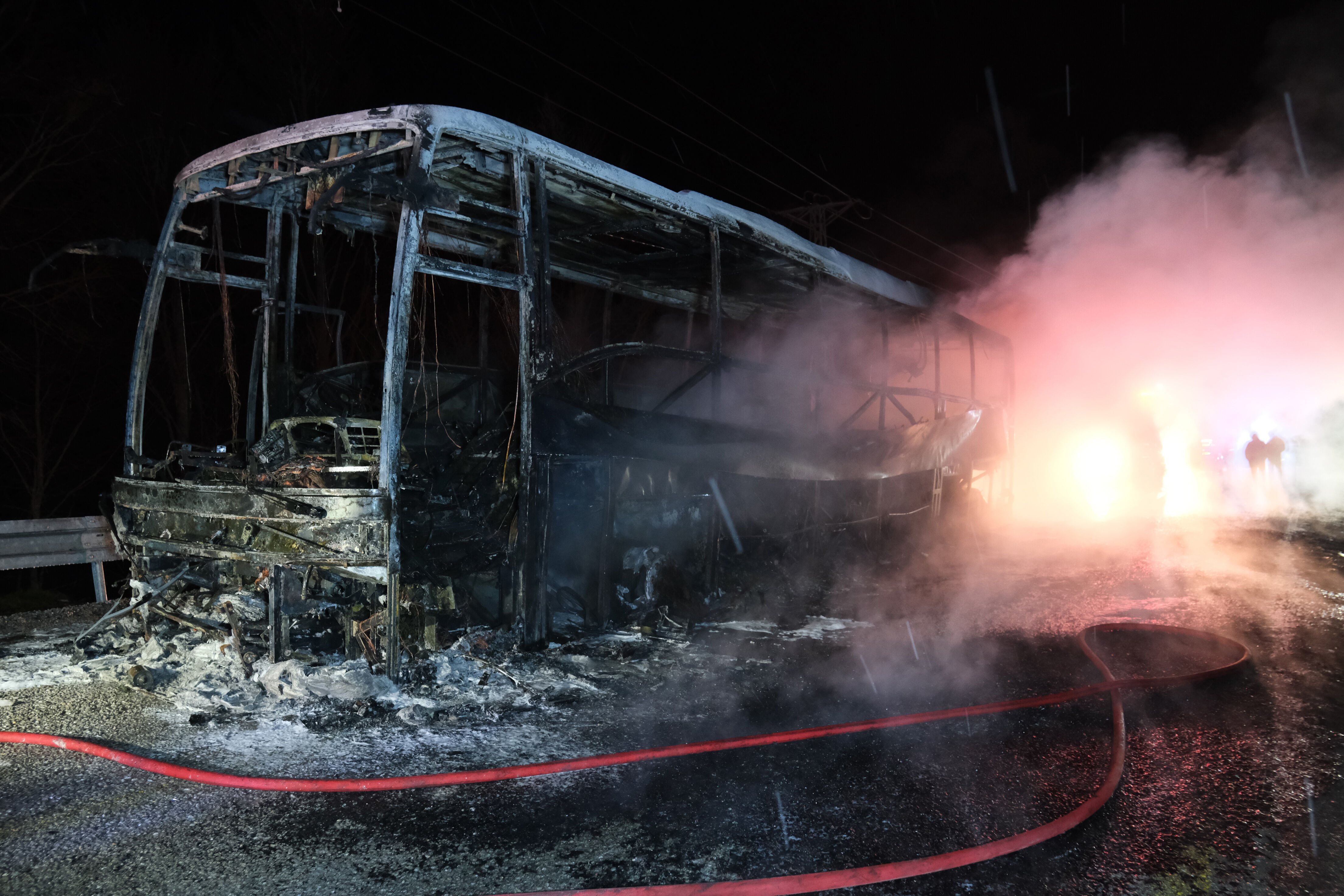 Şehirlerarası yolcu otobüsü alev alev yandı! Yolcular son anda kurtarıldı - 2. Resim