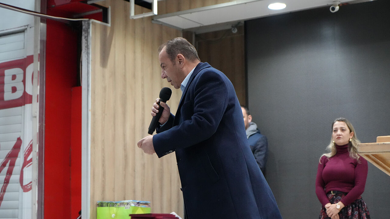 Tanju Özcan'dan 'şeref' belgesi! Yangın faciasında tutuklananlara verdi Tanju Özcan'dan 'şeref' belgesi! Yangın faciasında tutuklananlara verdi - 2. Resim