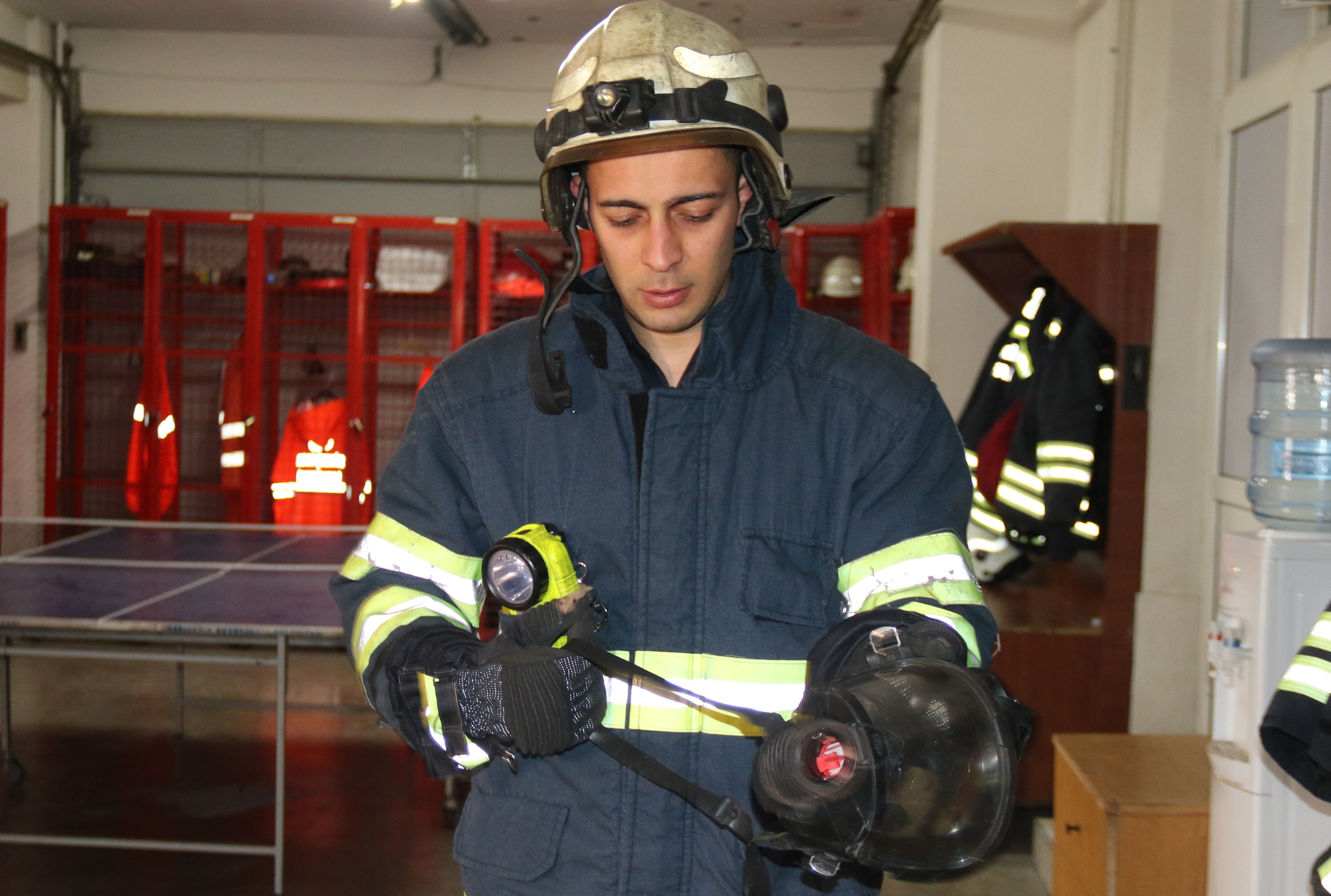 6 Şubat depreminde eşini kaybeden itfaiye eri: Hatay dünyayı doyurabilecek memleketti, bir damla suya muhtaç kaldı - 2. Resim