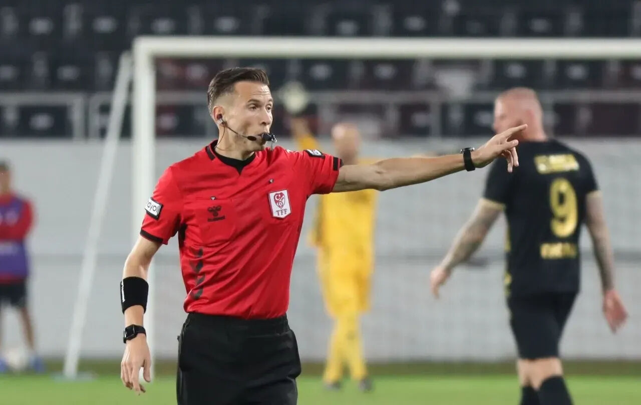 Adnan Deniz Kayatepe kimdir, nereli, kaç yaşında? Fenerbahçe - Erzurumspor maçı hakemi Adnan Deniz Kayatepe oldu! - 1. Resim