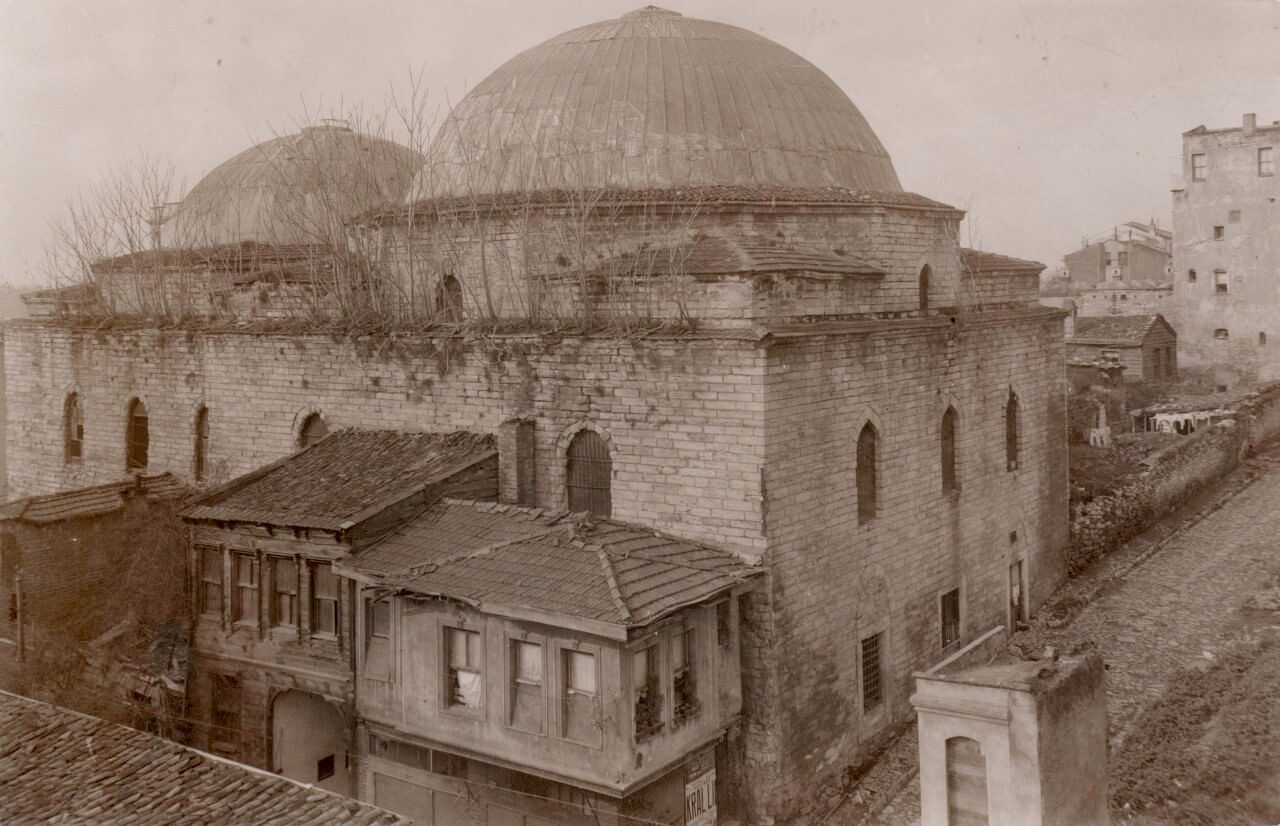 Beşir Ayvazoğlu 'Dersaadet’in Kalbi'ni anlattı: Beyazıt’ı betona boğmak istediler - 1. Resim