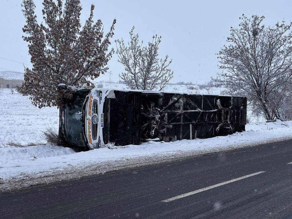 Bir otobüs kazası haberi de Nevşehir'den geldi! Yaralılar var - 2. Resim