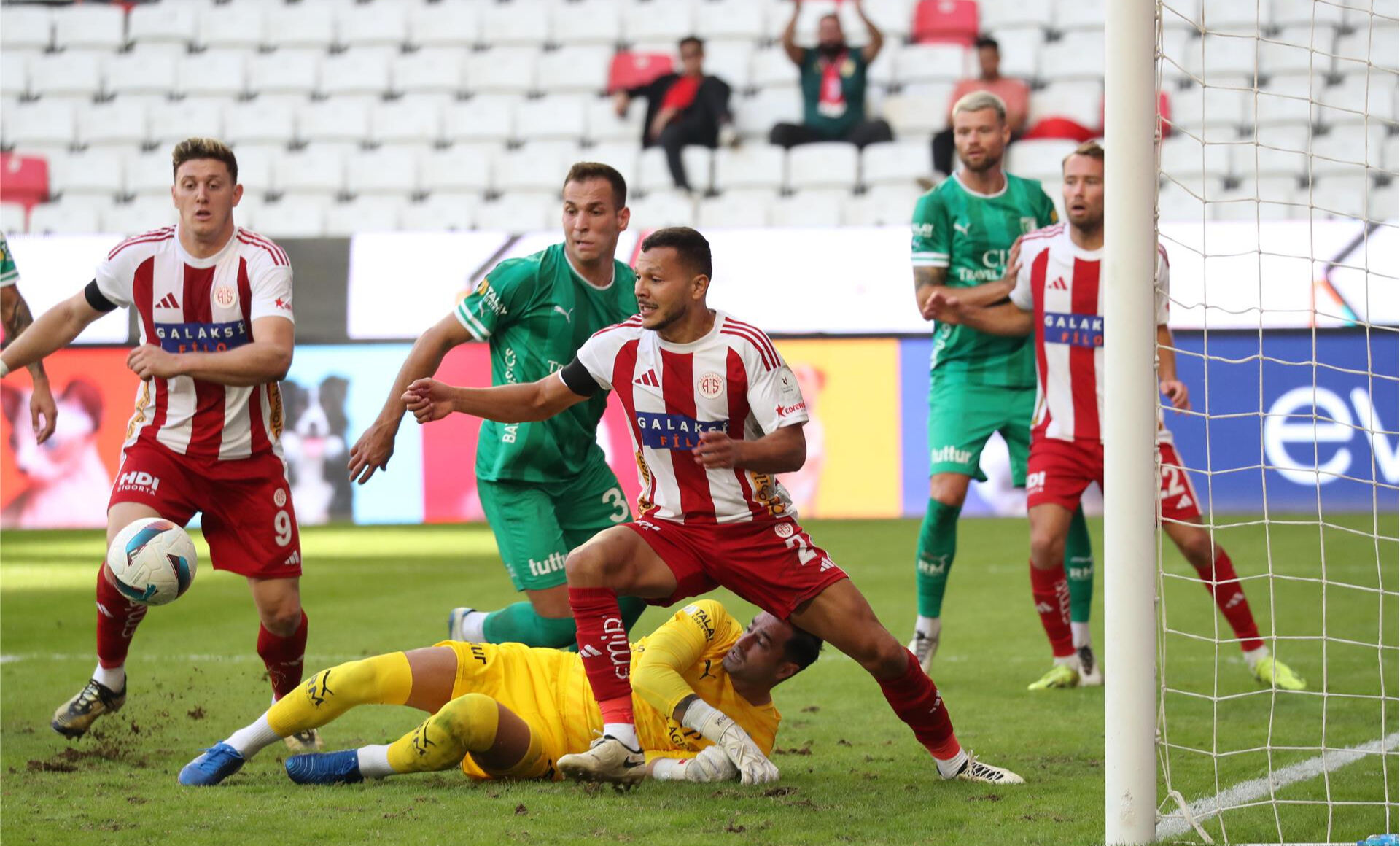 Bodrum FK Antalyaspor maçı hangi kanalda, saat kaçta? Karşılaşmanın hakemi Buğra Taşkınsoy oldu! Bodrum FK Antalyaspor maçı hangi kanalda, saat kaçta? Karşılaşmanın hakemi Buğra Taşkınsoy oldu! - 1. Resim