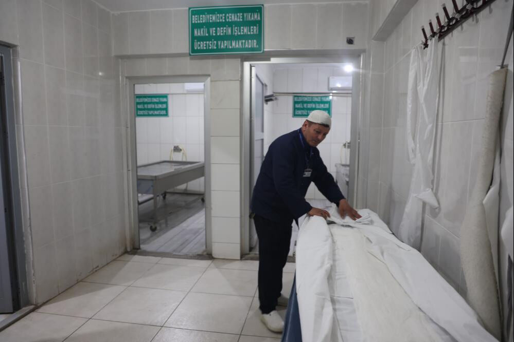 Depremde günde 40 cenaze yıkayan gassaldan tüyleri diken diken eden sözler Depremde günde 40 cenaze yıkayan gassaldan tüyleri diken diken eden sözler - 1. Resim