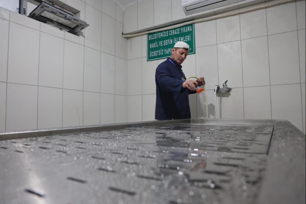 Depremde günde 40 cenaze yıkayan gassaldan tüyleri diken diken eden sözler Depremde günde 40 cenaze yıkayan gassaldan tüyleri diken diken eden sözler - 2. Resim