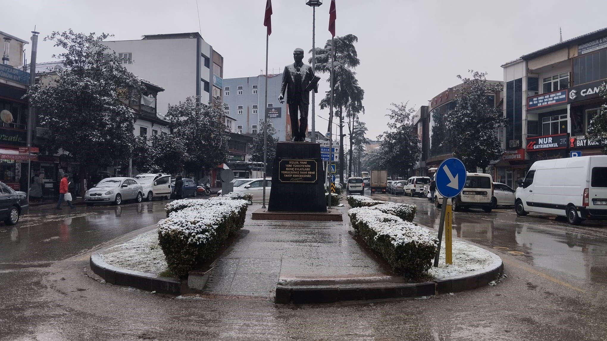 Eğitime beyaz örtü molası... Kar yağışı sonrası 14 ilde okullar tatil edildi Eğitime beyaz örtü molası... Kar yağışı sonrası 9 ilde okullar tatil edildi - 1. Resim