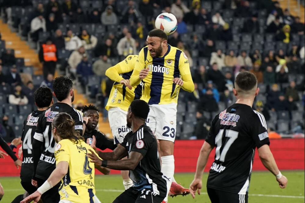 Fenerbahçe evinde farklı galip! Kanarya kupada 2'de 2 yaptı Fenerbahçe evinde farklı galip! Kanarya kupada 2'de 2 yaptı - 1. Resim