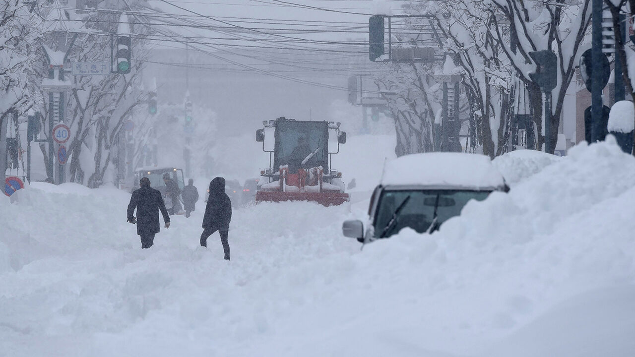 Japonya'nın kuzeyine 12 saatte 120 santimetre kar - 1. Resim