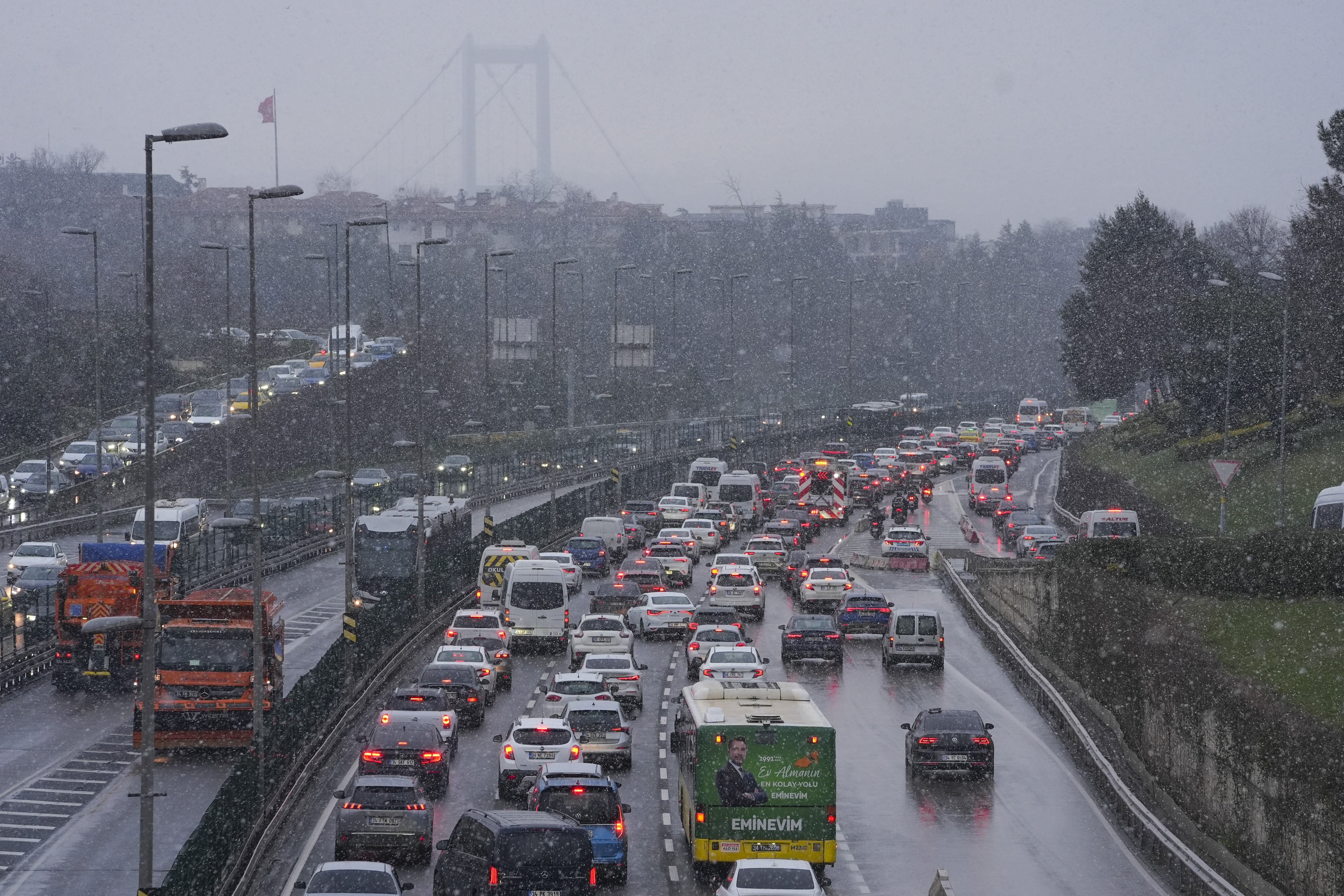 Meteoroloji ve AKOM üst üste uyarmıştı! İstanbul'da beklenen kar yağışı başladı - 2. Resim