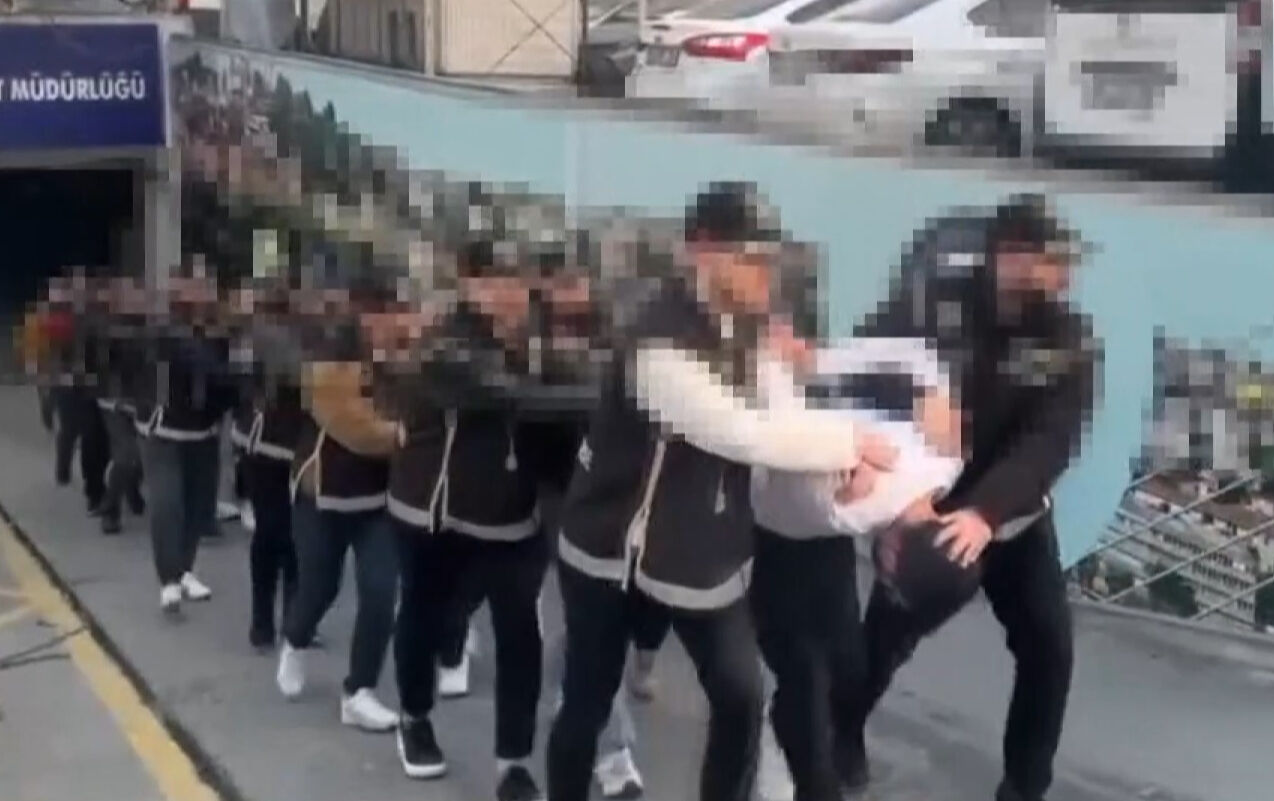 Yasak aşk şüphesi dehşete neden oldu! Masaj salonunda çırılçıplak soyup işkence yapmışlar - 2. Resim