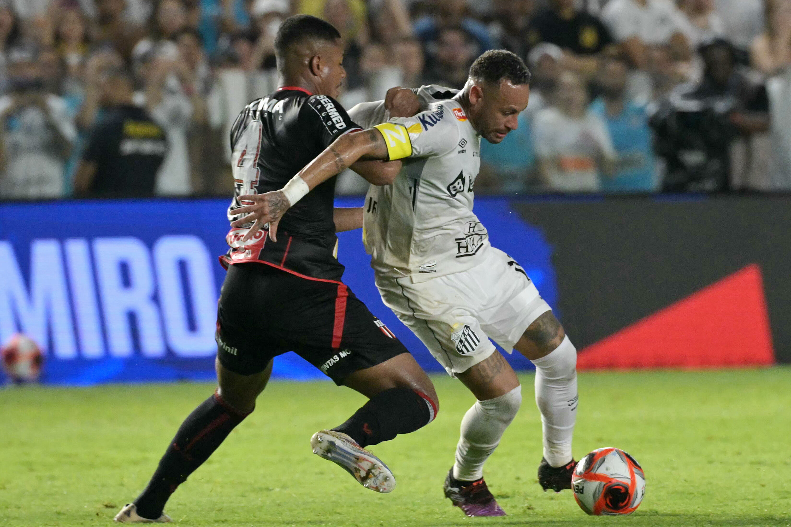 12 yıl sonra yeniden Santos formasını giydi! Neymar ilk maçına çıktı - 1. Resim