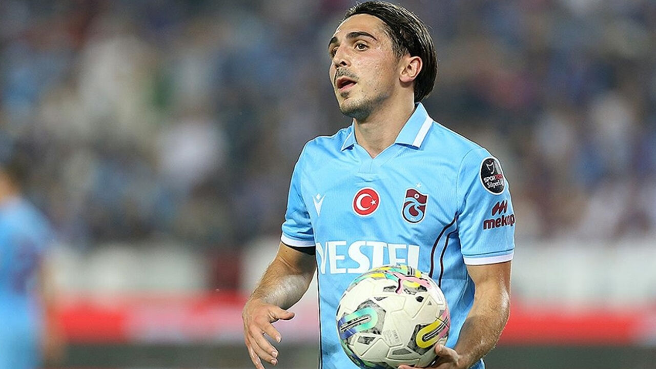 Abdülkadir Ömür'e Süper Lig'den sürpriz iki talip! Pazarlık masasına oturuldu Abdülkadir Ömür'e Süper Lig'den sürpriz iki talip! Pazarlık masasına oturuldu - 1. Resim