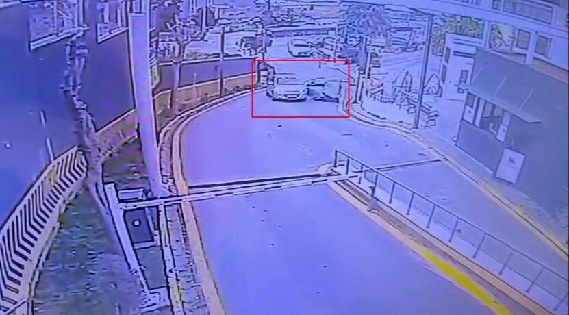 Aracının el frenini çekmeyen sürücü araçla sürüklenerek yaralandı Aracının el frenini çekmeyen sürücü araçla sürüklenerek yaralandı - 1. Resim