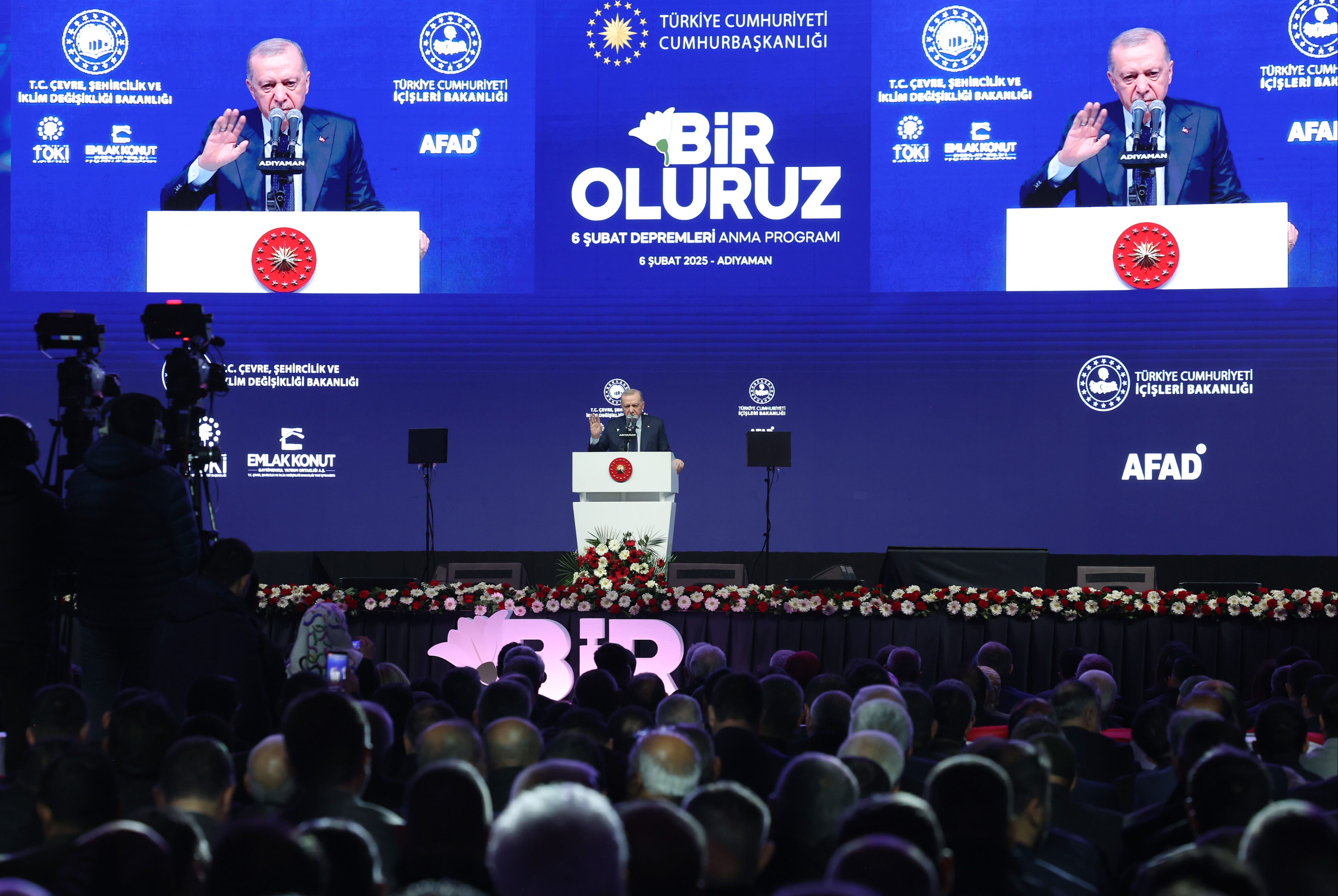 Asrın felaketinde ikinci yıl! Cumhurbaşkanı Erdoğan: Yıl sonuna kadar 453 bin konut teslim edilecek Asrın felaketinde ikinci yıl! Cumhurbaşkanı Erdoğan: Yıl sonuna kadar 453 bin konut teslim edilecek - 1. Resim
