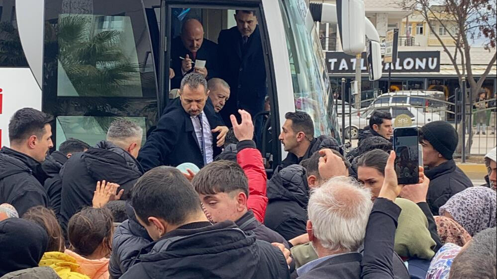 Cumhurbaşkanı Erdoğan'a Adıyaman'da sevgi seli Cumhurbaşkanı Erdoğan'a Adıyaman'da sevgi seli - 1. Resim