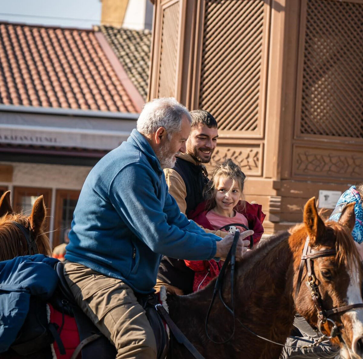 Endülüs'ten Mekke'ye at sırtında hac! İspanya'dan 500 yıl önceki Hicaz yolunu takip eden kafile Saray Bosna'ya ulaştı Endülüs'ten Mekke'ye at sırtında hac! İspanya'dan 500 yıl önceki Hicaz yolunu takip eden kafile Saray Bosna'ya ulaştı - 1. Resim