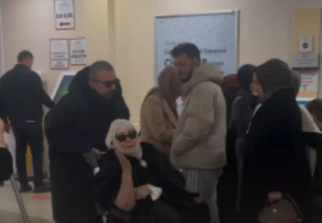 Ferdi Tayfur'un eski eşi Necla Nazır hastaneye kaldırıldı! Görüntüsü üzdü! Sebebi ortaya çıktı Ferdi Tayfur'un eski Necla Nazır hastaneye kaldırıldı! Görüntüsü üzdü - 3. Resim