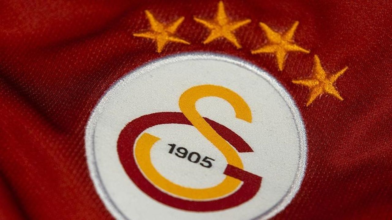 Galatasaray’dan transfer açıklaması! Yıldız oyuncu imzayı attı