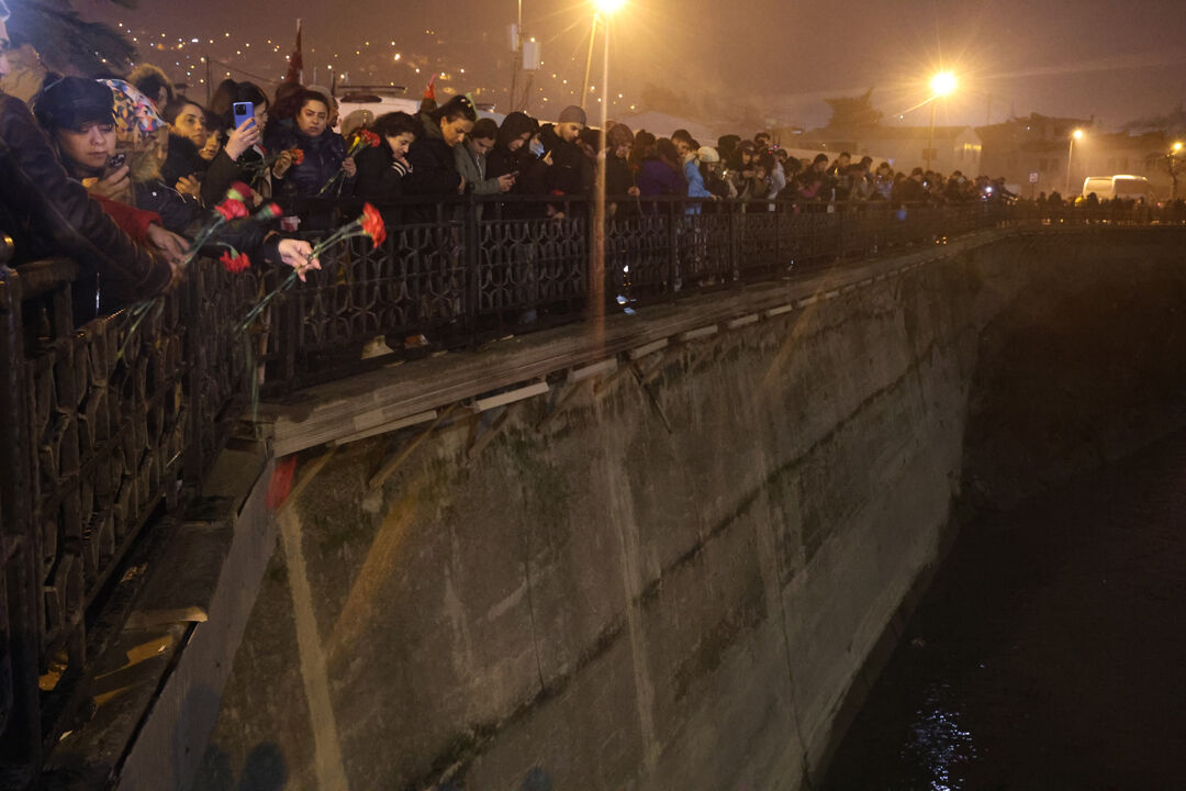 Hataylılar kaybettikleri için sessizce yürüdü... "Bu gece gökyüzünde sevdiklerimiz var" - 3. Resim