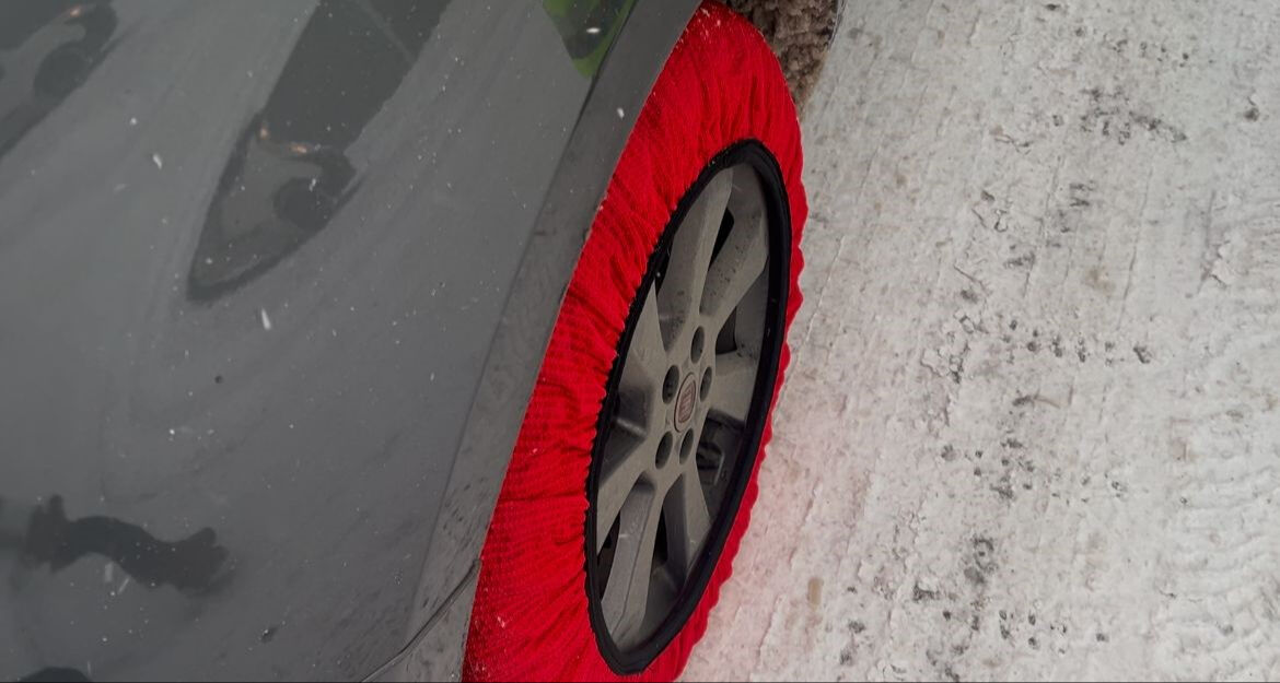 Lastiği yüzünden geri döndü! Uludağ için 300 kilometre yol gelen adamı ekipler ikna etmeye çalıştı Lastiği yüzünden geri döndü! Uludağ için 300 kilometre yol gelen adamı ekipler ikna etmeye çalıştı - 1. Resim