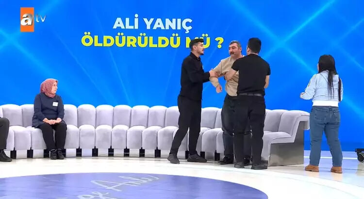 Müge Anlı'da şaşırtan anlar! Yayına sarhoş çıktı! Küfürler savurup ortalığı birbirine kattı Müge Anlı'da şaşırtan anlar! Yayına sarhoş çıktı! Küfürler savurup ortalığı birbirine kattı - 3. Resim