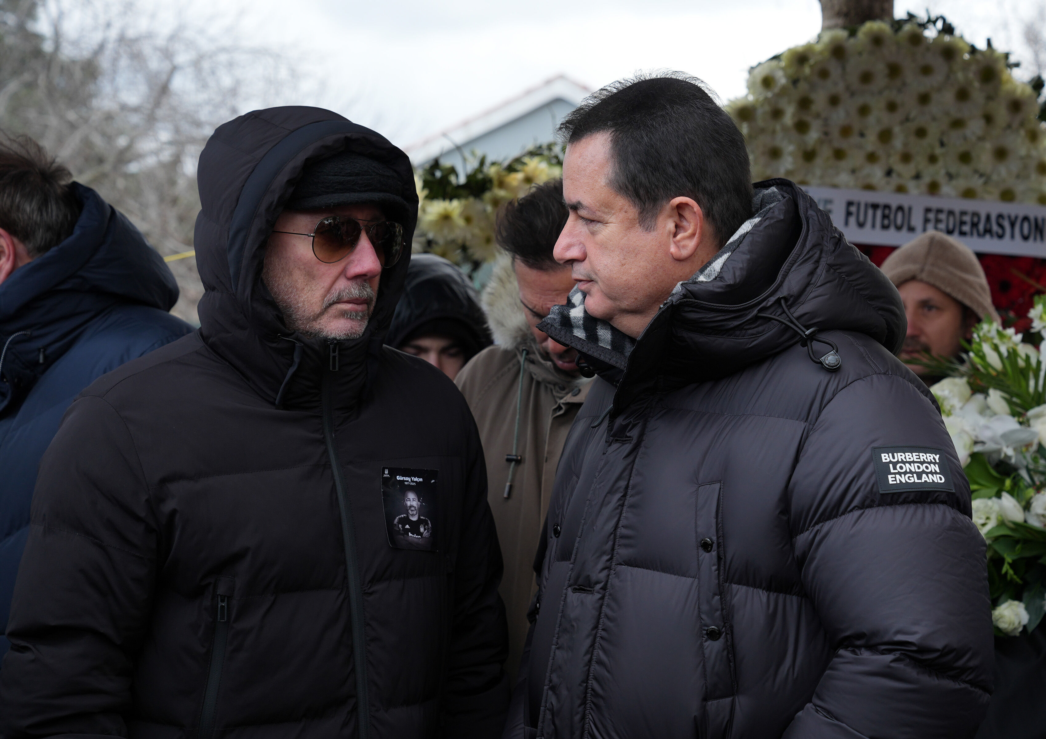 Sergen Yalçın'ın kardeşi Gürsoy Yalçın ebediyete uğurlandı Sergen Yalçın'ın kardeşi Gürsoy Yalçın ebediyete uğurlandı - 1. Resim