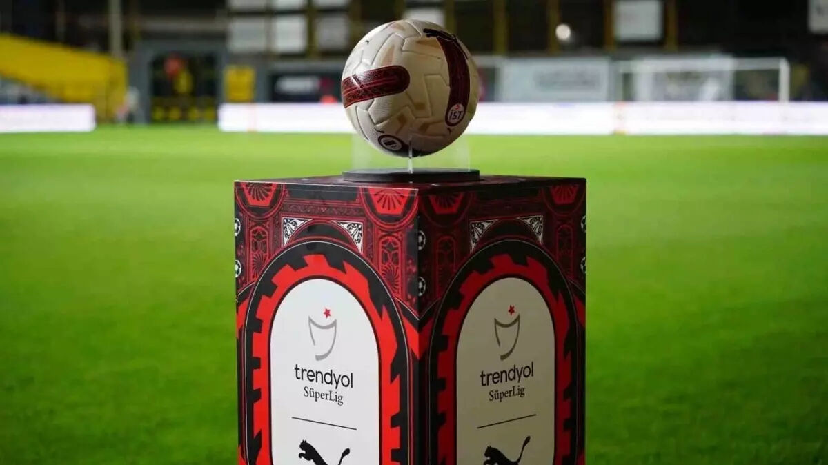 Süper Lig'de haftanın hakemleri açıklandı! Süper Lig'de haftanın hakemleri açıklandı! - 1. Resim