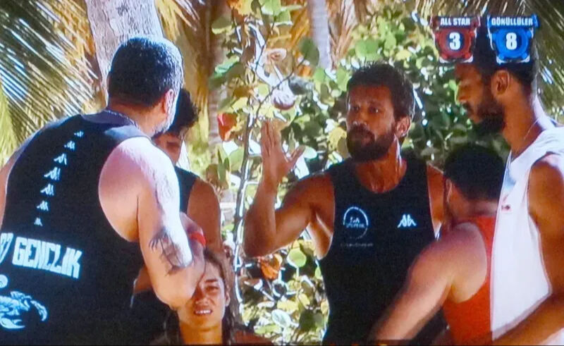 Survivor’da Adem-Hikmet neden kavga etti? Fiziksel temasa ramak kalmıştı - 3. Resim