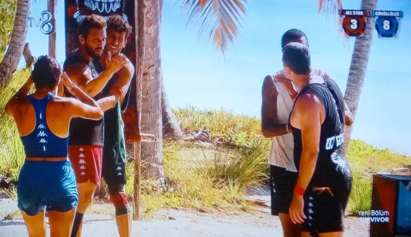 Survivor’da Adem-Hikmet neden kavga etti? Fiziksel temasa ramak kalmıştı - 2. Resim