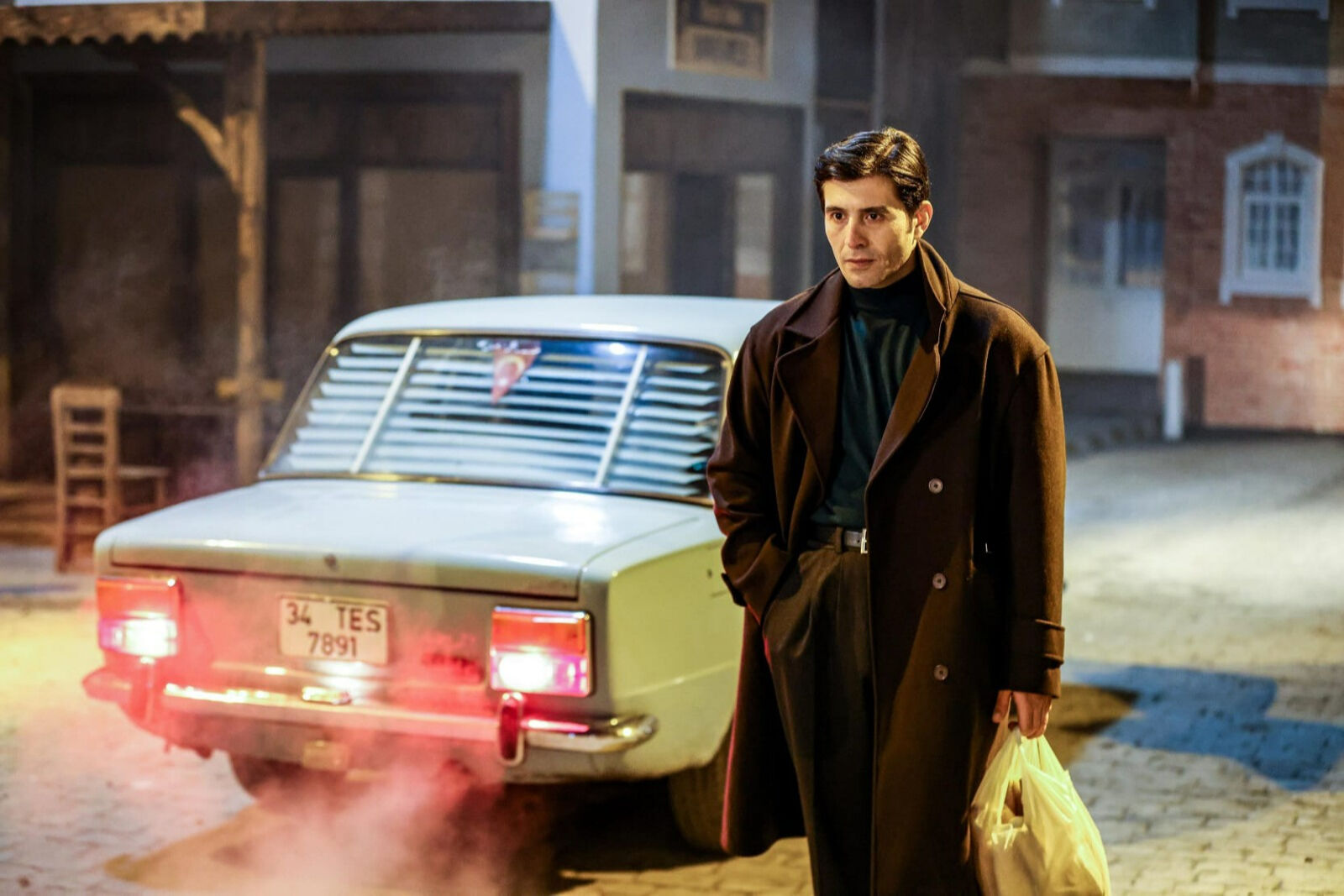 90'ların İstanbul'u baştan kuruldu! Cihangir Ceyhan ve Alina Boz'lu  90'ların İstanbul'u baştan kuruldu! Cihangir Ceyhan ve Alina Boz'lu