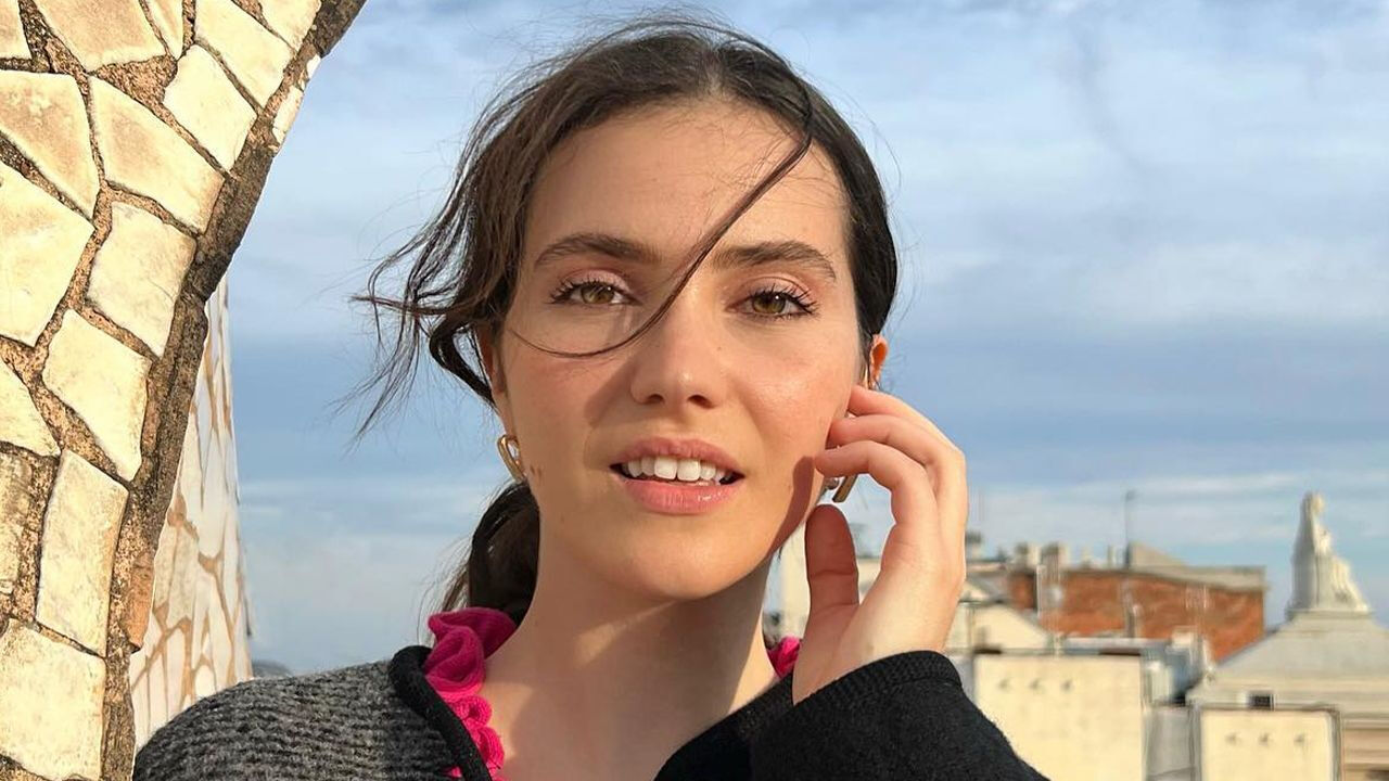 Almila Ada kimdir, kaç yaşında? Ünlü oyuncu nişanlandı - 1. Resim