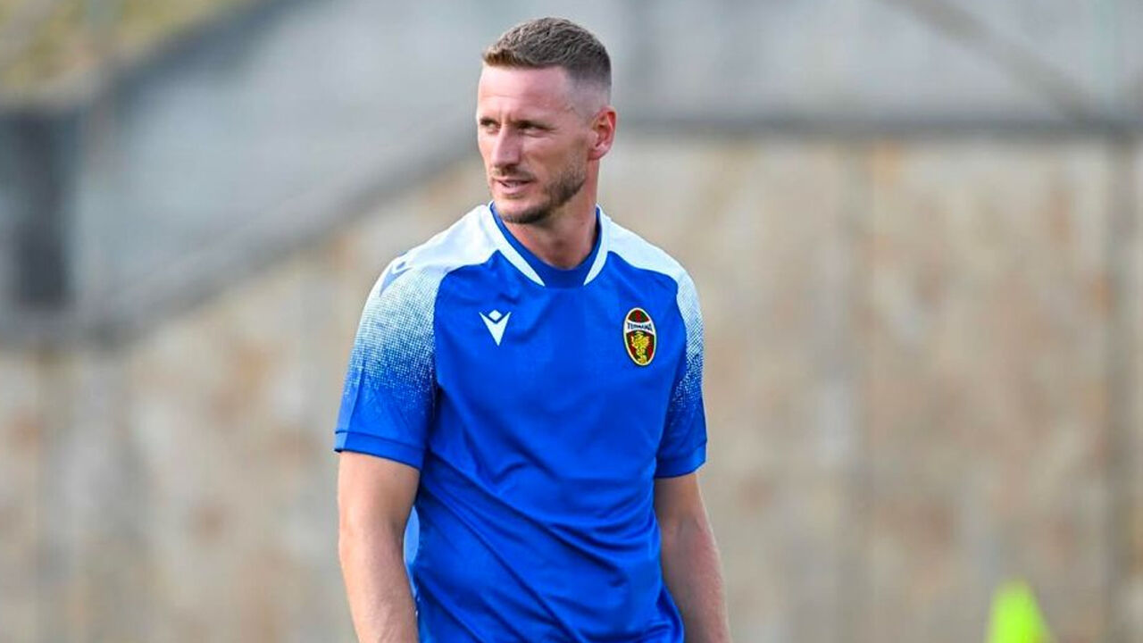 Başkanın oğlunu oynatmadığı için kovuldu, 3 saat sonra göreve geri getirildi Başkanın oğlunu oynatmadığı için kovuldu, 3 saat sonra göreve geri getirildi - 1. Resim