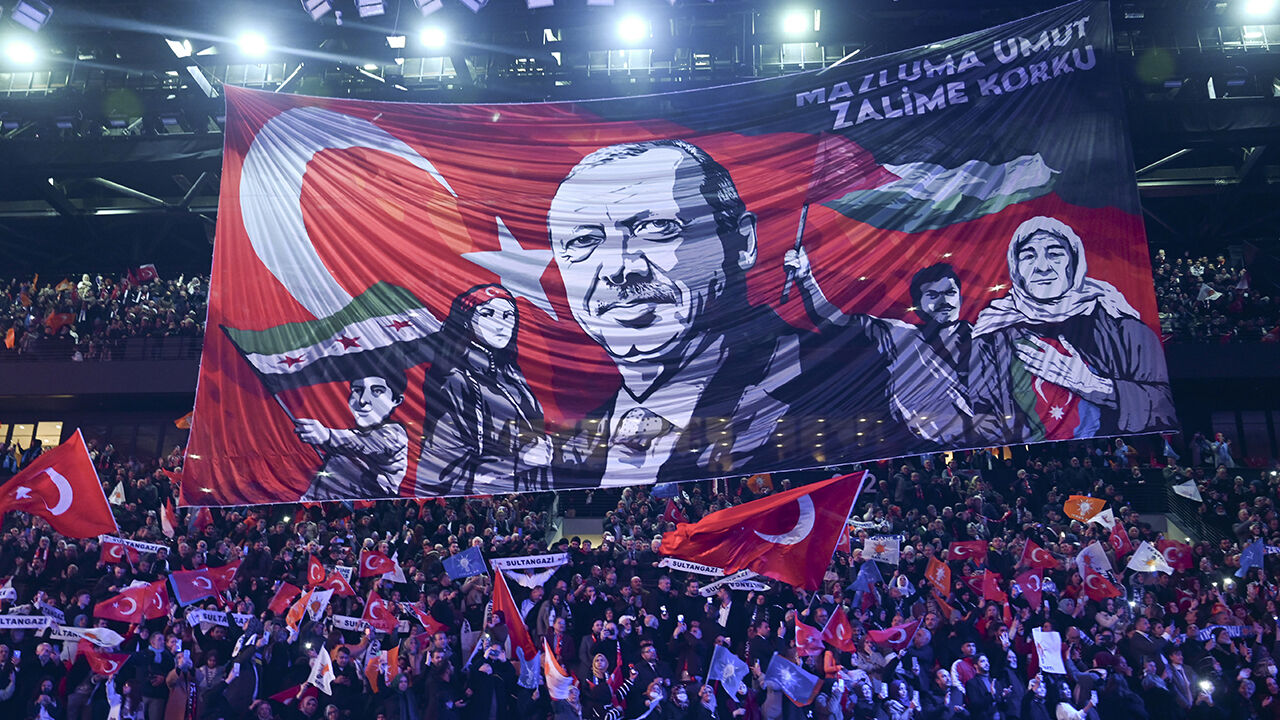 Cumhurbaşkanı Erdoğan "Eyy Ekrem" diyerek yüklendi: İcraatlarımıza senin hayallerin bile ulaşamaz Cumhurbaşkanı Erdoğan "Eyy Ekrem" diyerek yüklendi: İcraatlarımıza senin hayallerin bile ulaşamaz - 1. Resim