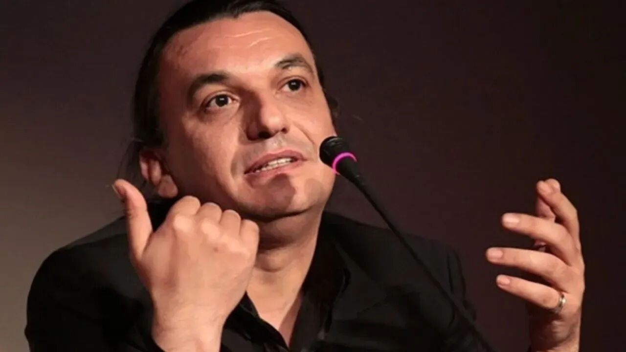 Gökhan Kırdar kısaca kimdir? Müzik yolculuğu, ailesi ve sağlık durumu Gökhan Kırdar kısaca kimdir? Müzik yolculuğu, ailesi ve son durumu - 4. Resim