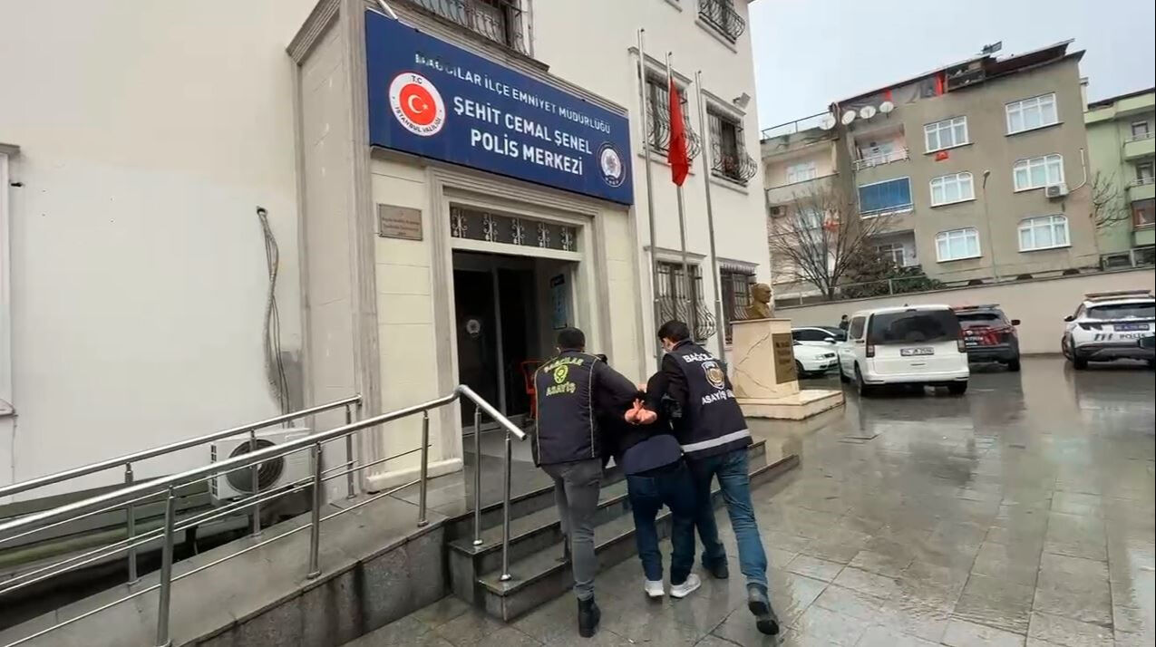 İstanbul'da devriye gezen polislere pusu! Bıçaklı saldırgan dehşet saçtı İstanbul'da devriye gezen polislere pusu! Bıçaklı saldırgan dehşet saçtı - 2. Resim