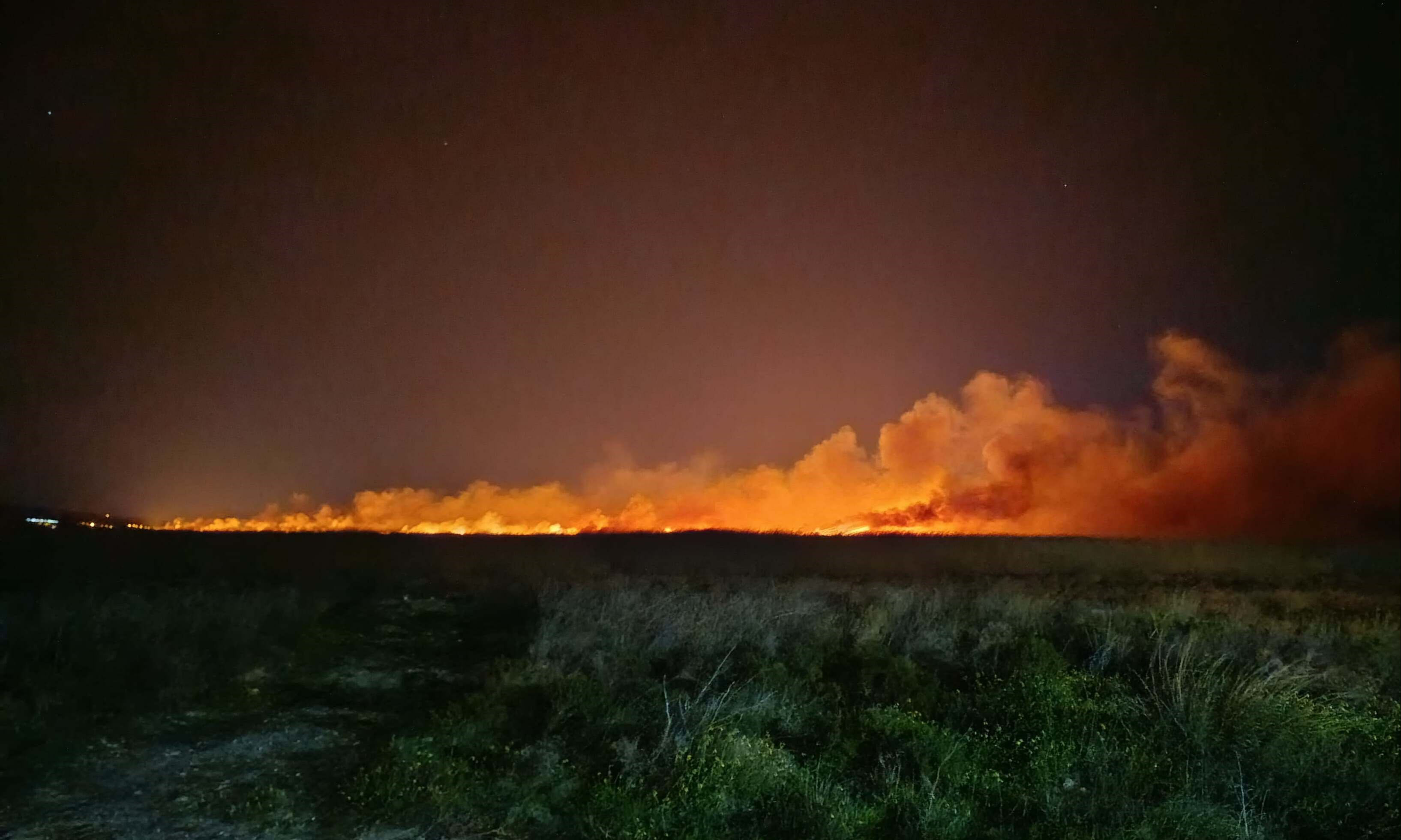 Kuş cenneti Göksu Deltası cayır cayır yanıyor, itfaiye alevlere müdahale edemiyor - 2. Resim