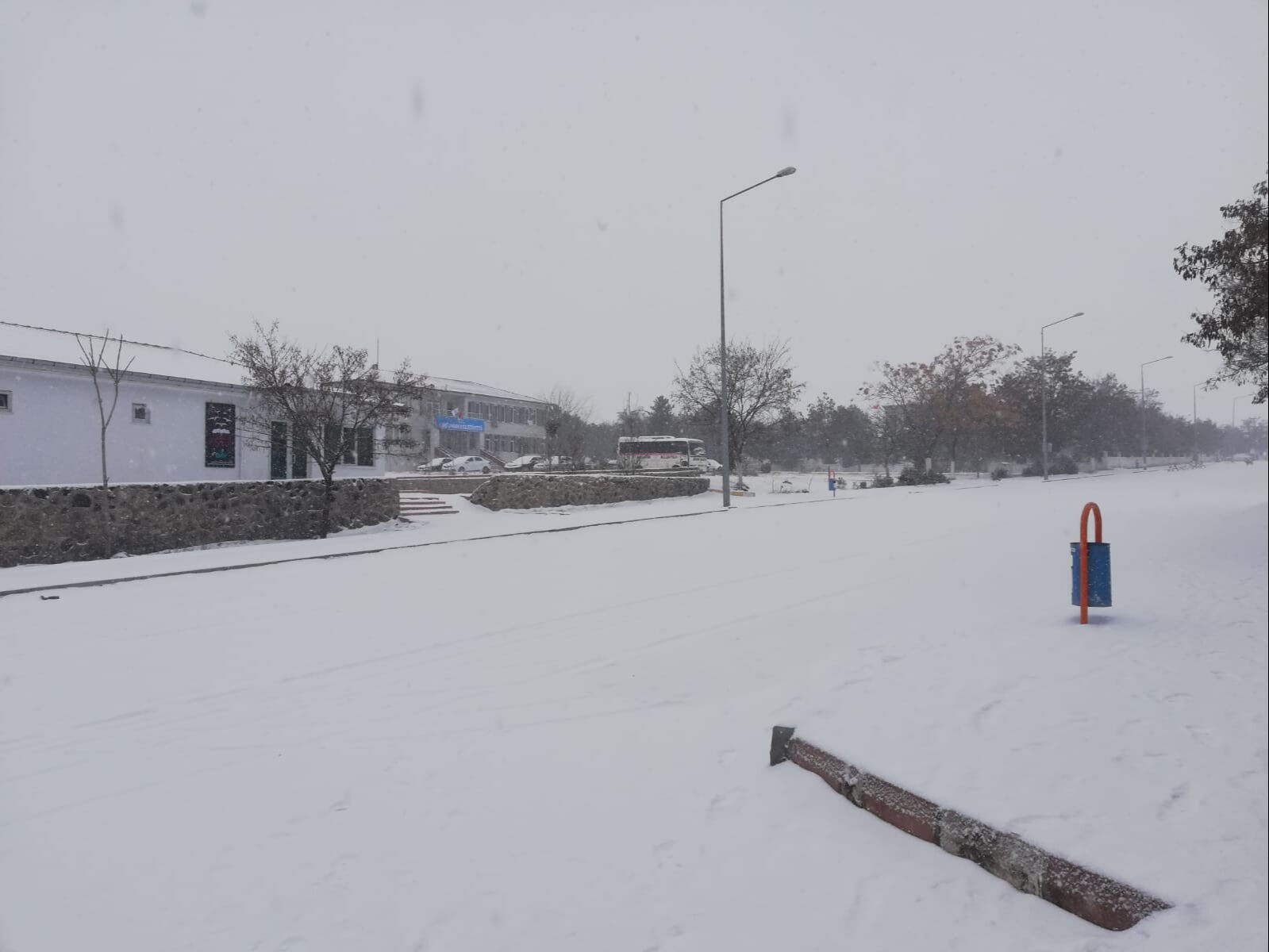 Memleketin dört bir yanı beyaza büründü! Meteoroloji uyarmıştı: Kar yarım metreye ulaştı Memleketin dört bir yanı beyaza büründü! Meteoroloji uyarmıştı: Kar yarım metreye ulaştı - 1. Resim