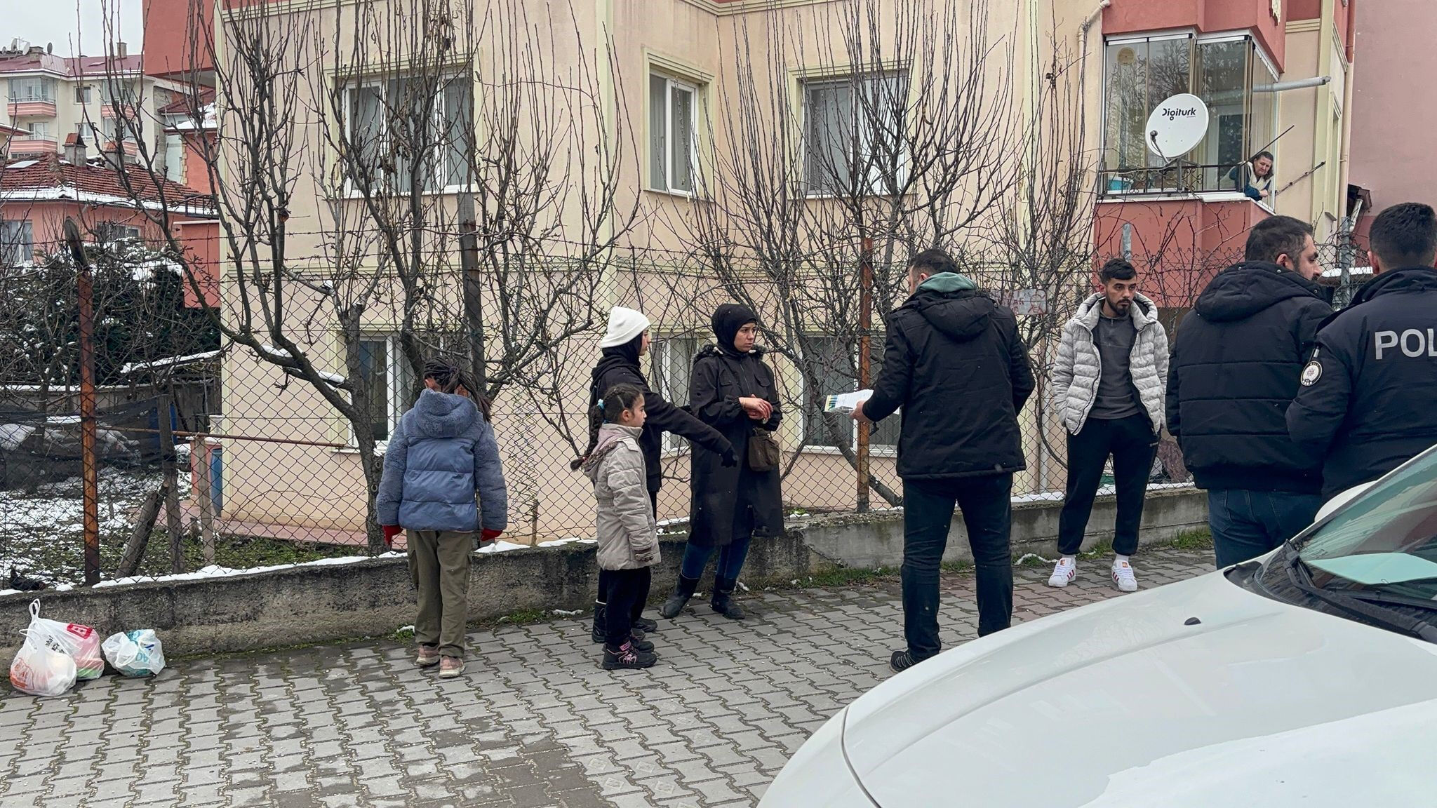 Sokak ortasında dehşet saçtı! Eski sevgilisini sokak ortasında bıçakladı - 1. Resim