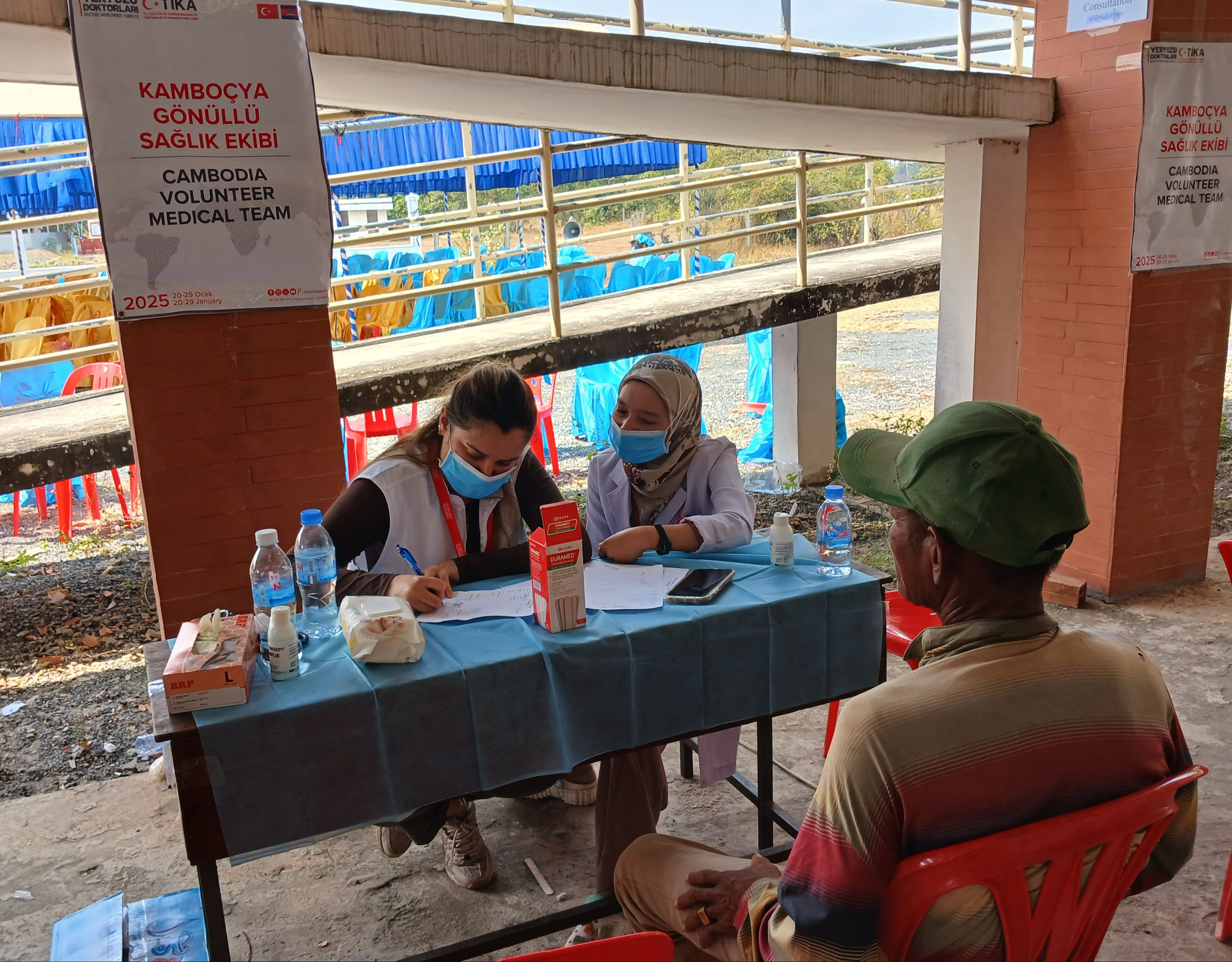 Türk doktorlardan büyük destek! Kamboçya’ya şifa dağıtıldı Türk doktorlardan büyük destek! Kamboçya’ya şifa dağıtıldı - 3. Resim