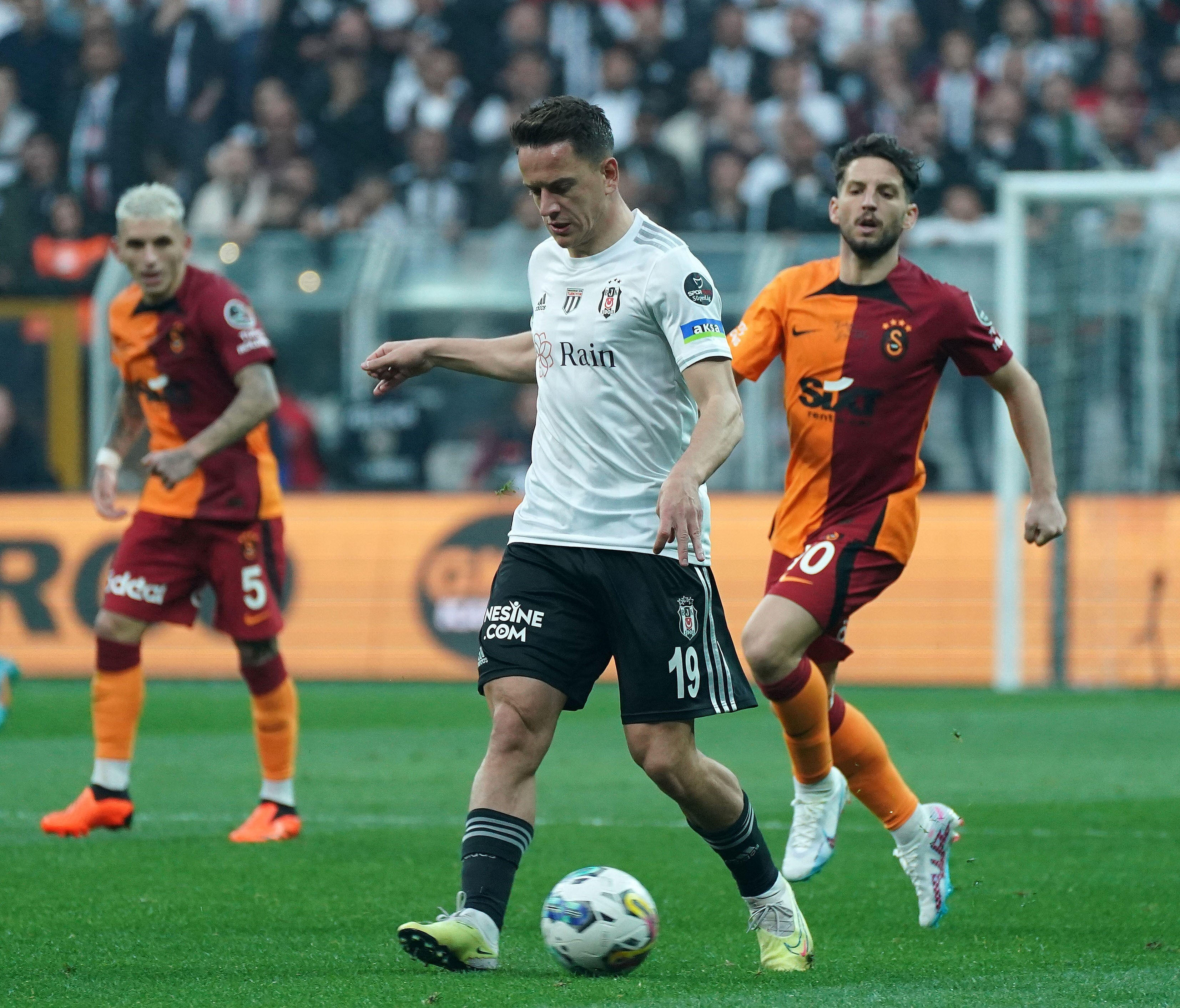 Yıldız oyuncu Beşiktaş'a geri dönüyor! Son kez Rizespor forması giyecek Yıldız oyuncu Beşiktaş'a geri dönüyor! Son kez Rizespor forması giyecek - 1. Resim