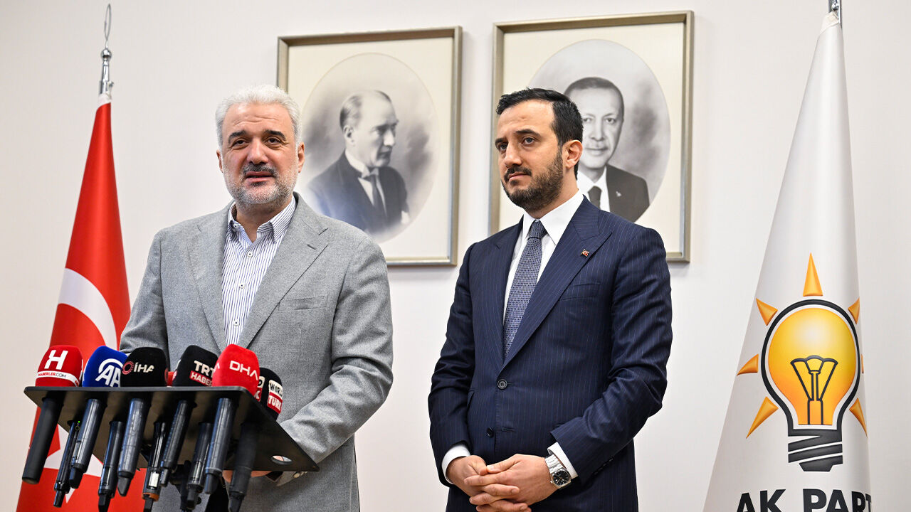 AK Parti İstanbul İl Başkanlığında devir teslim töreni düzenlendi AK Parti İstanbul İl Başkanlığında devir teslim töreni düzenlendi - 1. Resim