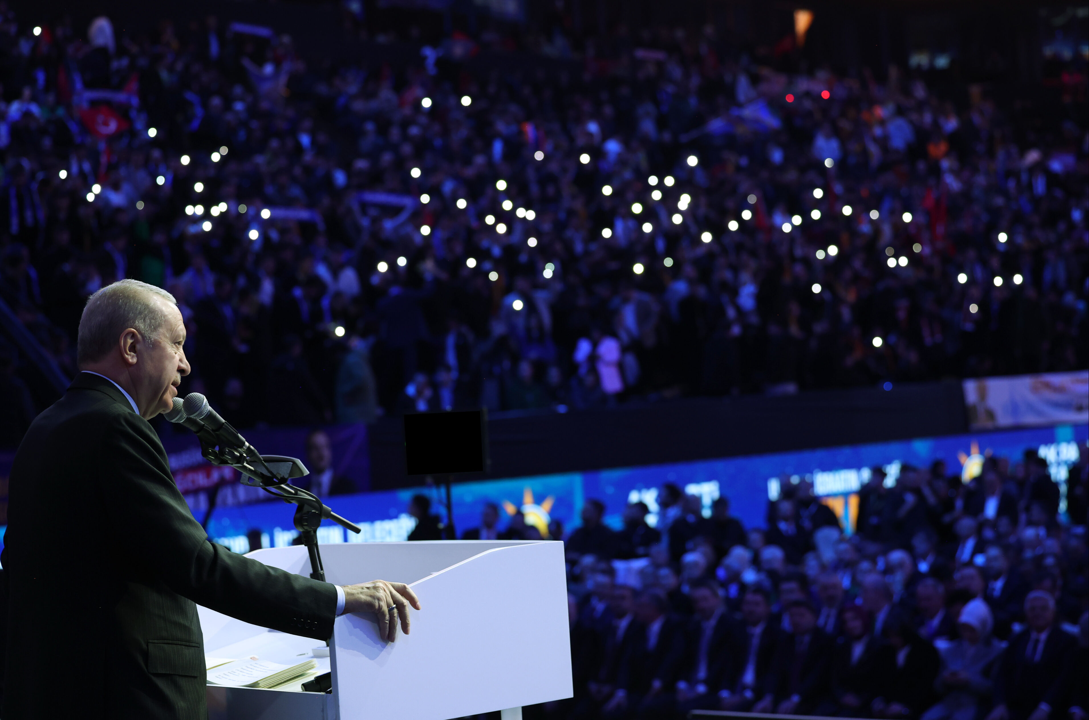 AK Parti'de il kongreleri sona erdi! Erdoğan, 23 Şubat'ı işaret etti AK Parti'de il kongreleri sona erdi! Erdoğan, 23 Şubat'ı işaret etti - 1. Resim