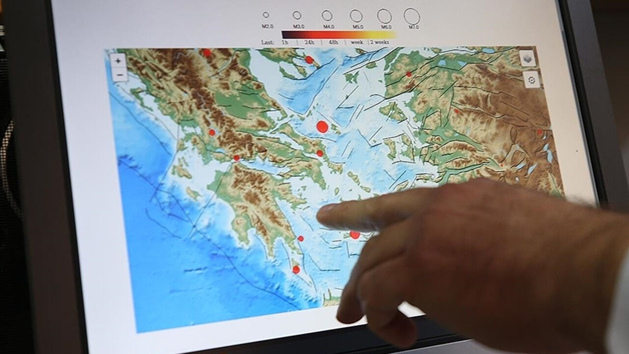 Ege depremleri sonrası 3 kentimiz için kritik sözler! "Ya büyük deprem olacak ya da yeni volkan oluşacak" Ege depremleri sonrası 3 kentimiz için kritik sözler! "Ya büyük deprem olacak ya da yeni volkan oluşacak" - 1. Resim