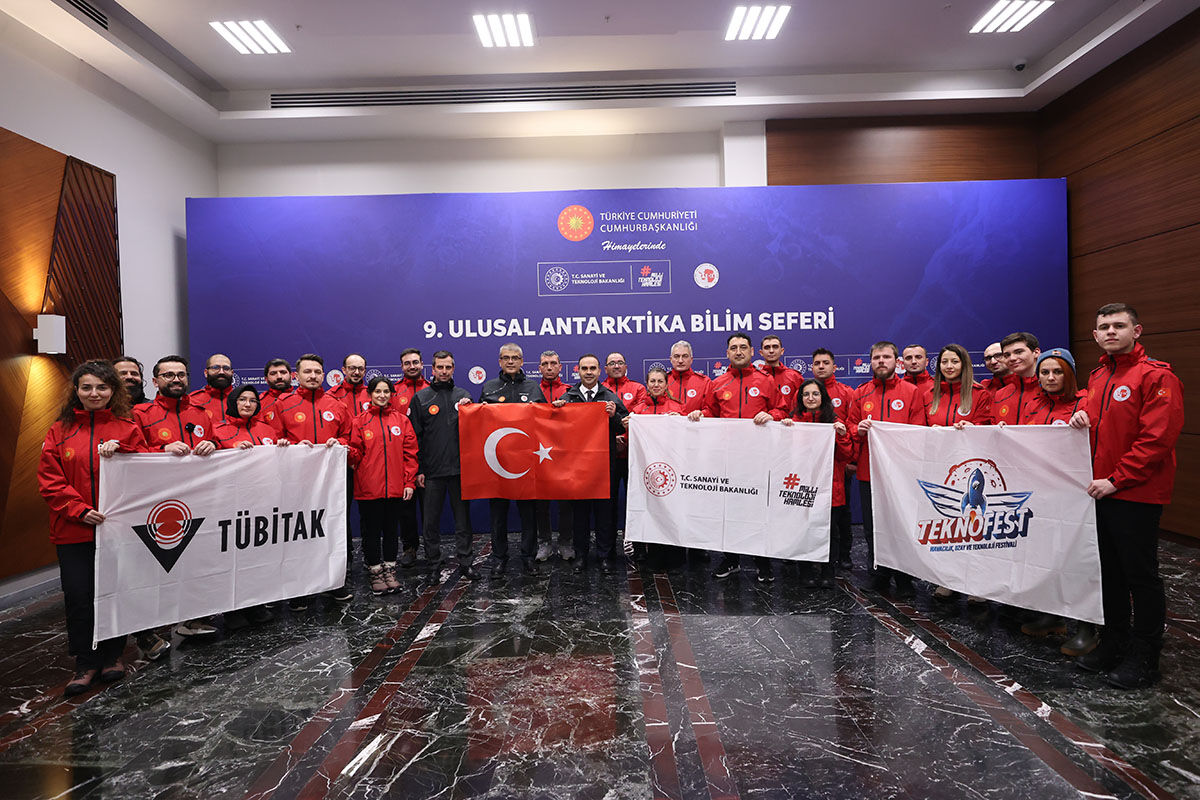 Liseli gençler kutuplara gönderildi! "Ulusal Antarktika Bilim Seferi" heyeti törenle uğurlandı Liseli gençler kutuplara gönderildi! "Ulusal Antarktika Bilim Seferi" heyeti törenle uğurlandı - 2. Resim