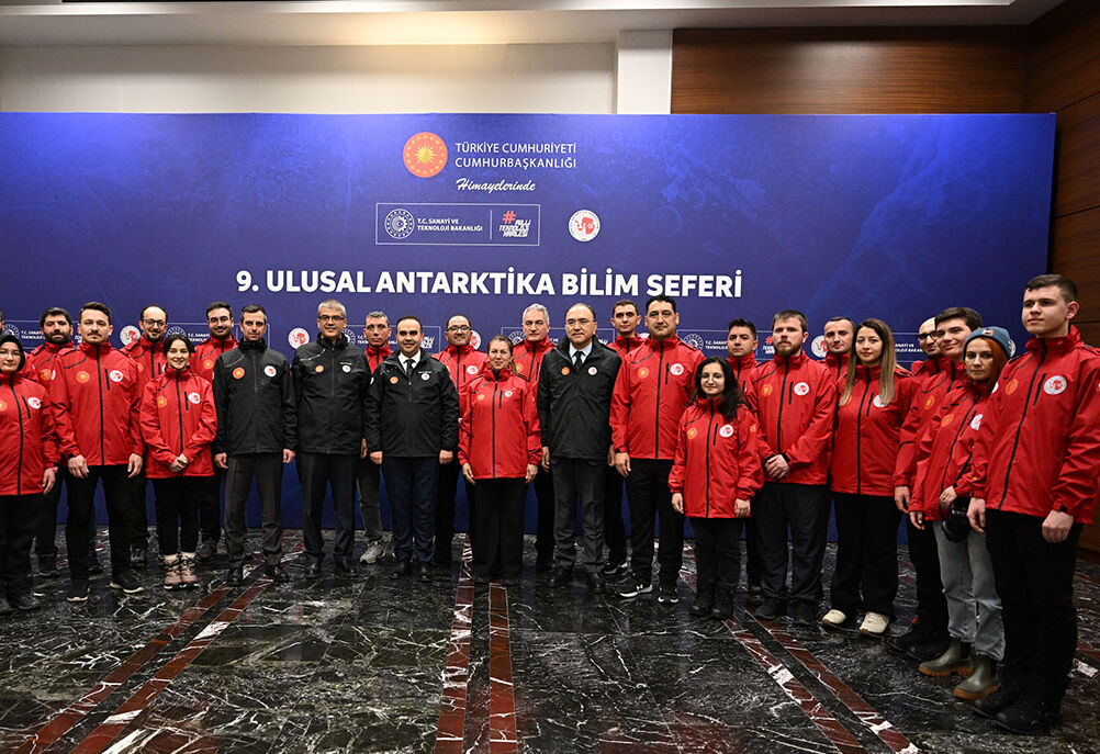 Liseli gençler kutuplara gönderildi! "Ulusal Antarktika Bilim Seferi" heyeti törenle uğurlandı Liseli gençler kutuplara gönderildi! "Ulusal Antarktika Bilim Seferi" heyeti törenle uğurlandı - 3. Resim
